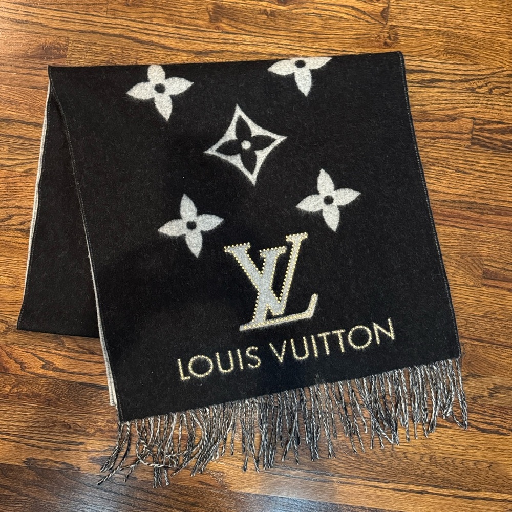 Louis Vuitton Black and Gray Scarf